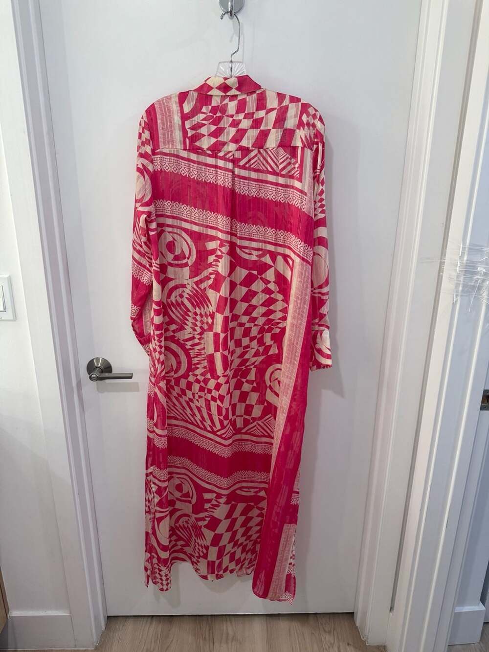 Teria Yabar Abstract Geometric Print Long Sleeve Button-Front Maxi Shirt Dress - Picture 4 of 8